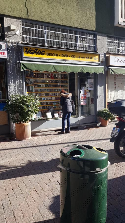 ZIG ZAG (Record store in Italy)