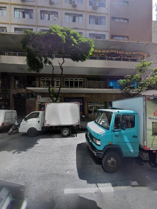 Primeira à Esquerda, Brazil