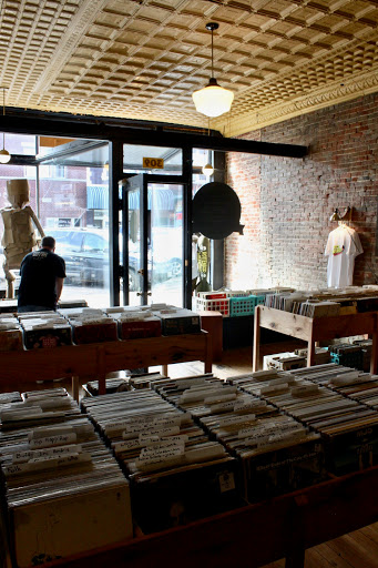 The Gold Pan Record Store & Recording Studio (Record store in Hillsboro, Illinois, United States)