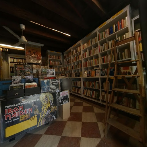 Living in the Past Vinyl Records & Books Record Store Vinyl World