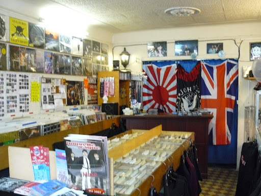 SABRE-TOOTH (Record store in Marseille, France)